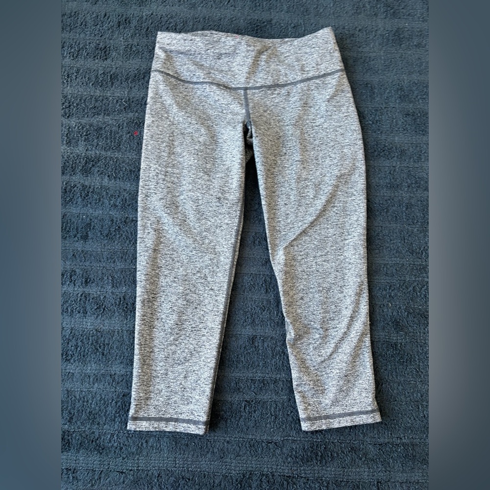VICTORIA’S SECRET VSX Athletic Gray Capri Leggings
